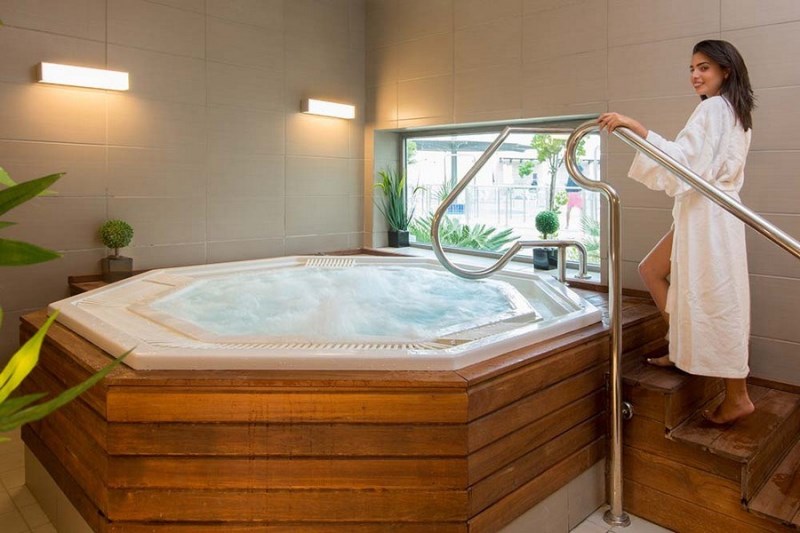 לאונרדו אשדוד